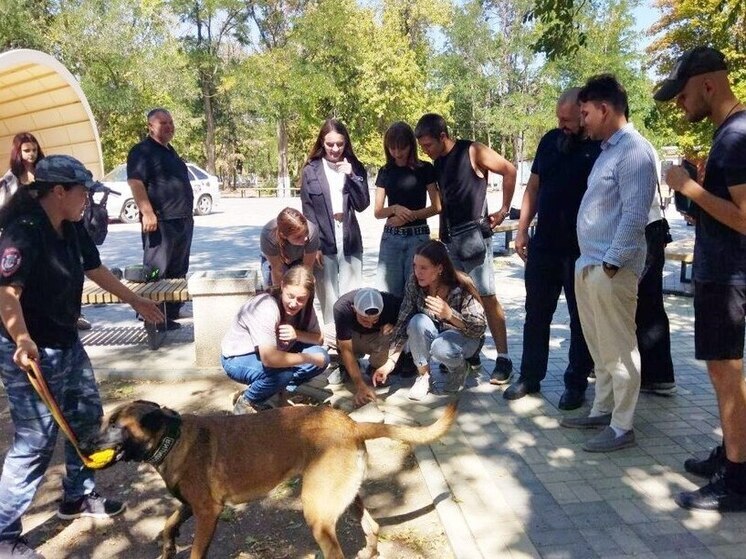 В Геническом парке отметили День фронтовой собаки