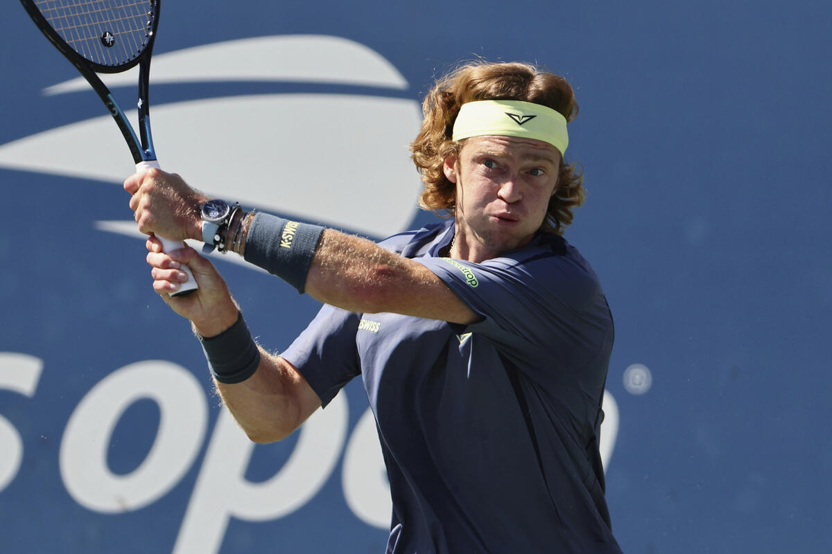 27-летний россиянин в третьем круге сломил сопротивление Коулмана Вона из Гонконга.