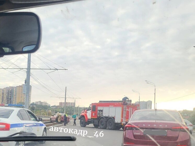 В Курске в ДТП на Кировском мосту ранена женщина