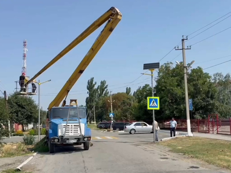 В городе Терек в КБР установили современные светофоры возле школ