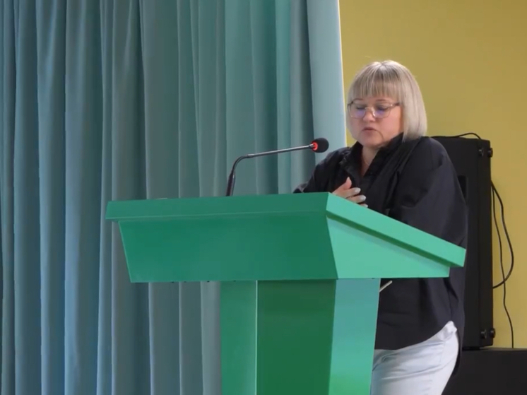 Смоленские педагоги обсудили реформы и поделились опытом на августовском совещании