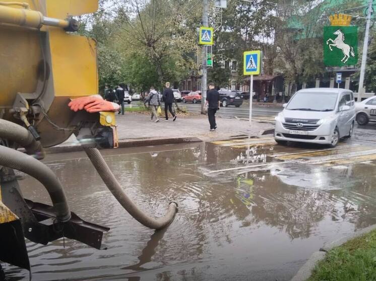 В Томске устраняют последствия ливней на подходах к школам