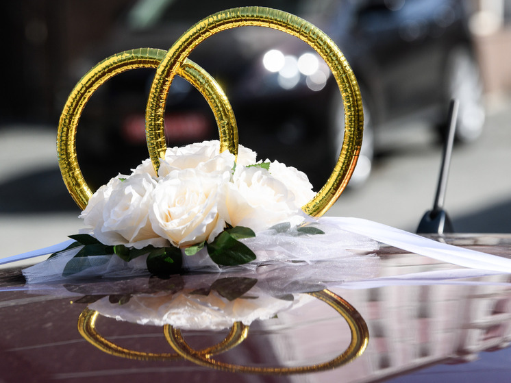 Глава ВЦИОМ Федоров: россияне позже вступают в брак из-за выбора карьеры