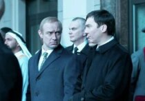 Британский актер Джуд Лоу поделился деталями подготовки к роли молодого Владимира Путина в фильме Оливье Ассаяса «Кремлевский волшебник»
