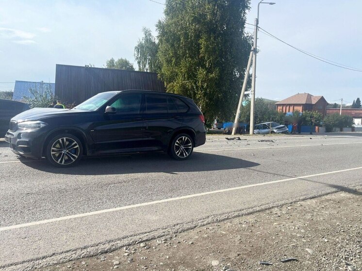 На Алтае 14-летняя девочка попала в больницу после столкновения иномарок