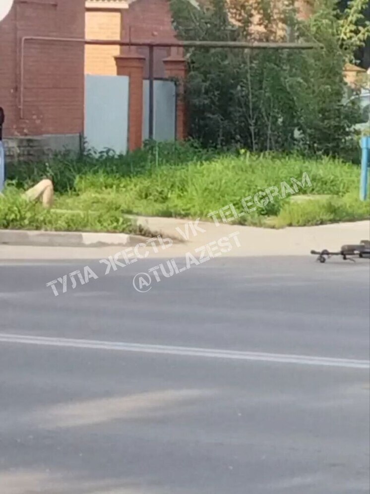 В Туле на улице Болдина произошло ДТП с электросамокатом