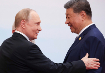 «Си и Путин стоят плечом к плечу, в то время как Китай позиционирует себя в качестве альтернативного мирового лидера», – так озаглавлен материал CNN из китайского Тяньцзина, где проходит саммит ШОС