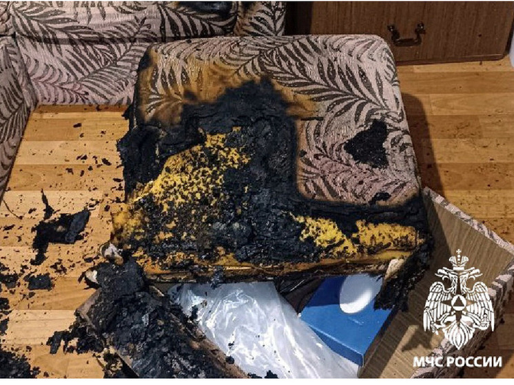 Более 30 человек эвакуировали из горящего дома в Череповце