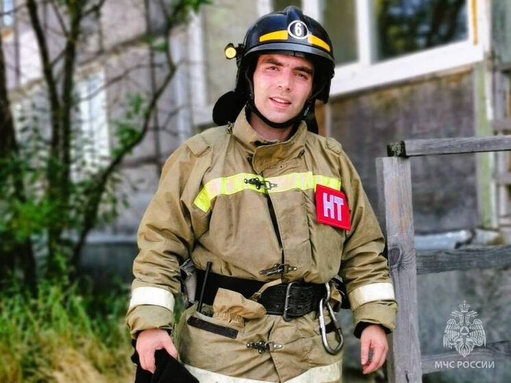 Заброшка и дверь жилой квартиры горели в Новом Уренгое 31 августа