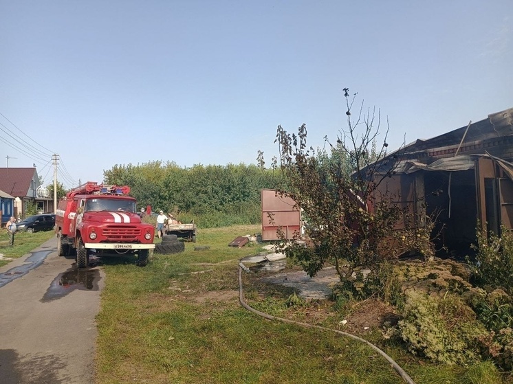 Под Курском полностью выгорело подворье в селе Быки