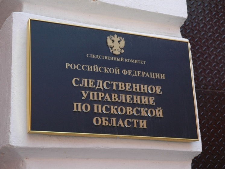 В Пскове сотрудника колонии обвинили в краже 181 тысяч рублей с банковского счёта осуждённого