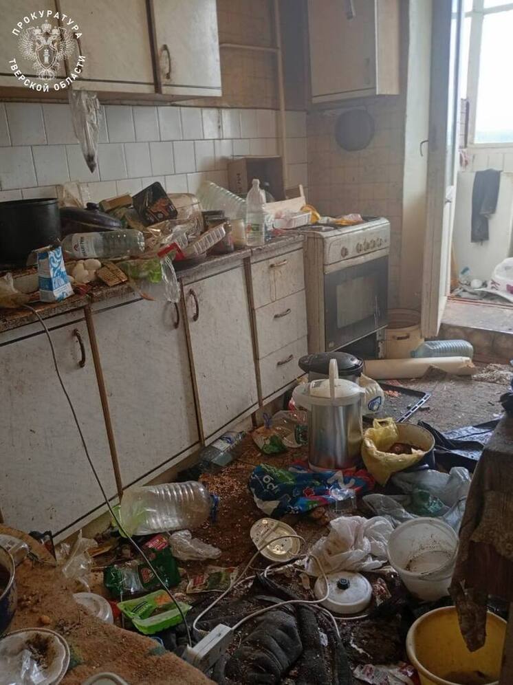 Прокуратура нашла в Тверской области очень грязную квартиру