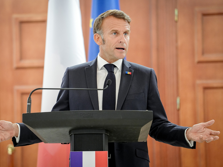 Макрон получил письмо от луганской школьницы