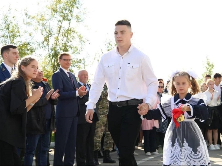 Ямкин и Попов открыли обновленную школу в Мужах