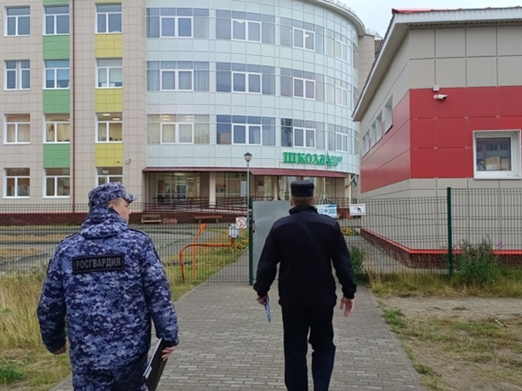 Избирательные участки и школы НАО проверила Росгвардия