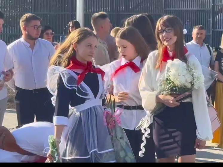 Луганская гимназия №60, отремонтированная Москвой, открыла двери для 1,2 тыс. учеников