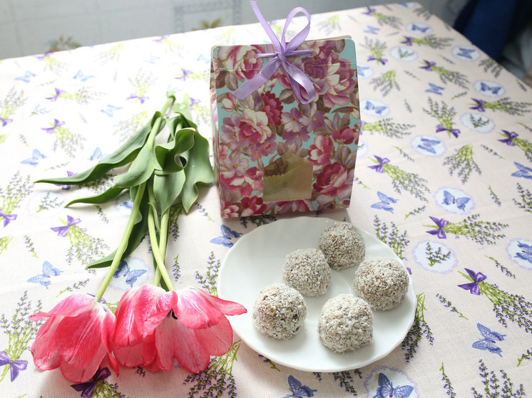 Бурятский учитель физкультуры сделал предложение коллеге во время линейки