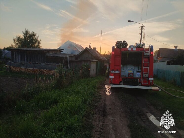 Костромские пожарные спасли от огня жилой дом в Красносельском районе