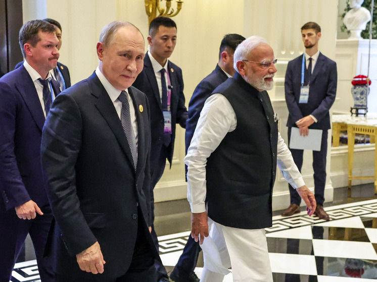 Bloomberg: поездки на Aurus с политиками стали инструментом дипломатии Путина