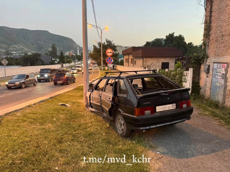 В Карачаевске нетрезвый водитель спровоцировал аварию, в которой пострадали семеро детей