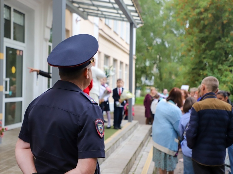 Праздничные линейки в школах Псковской области прошли под охраной полиции