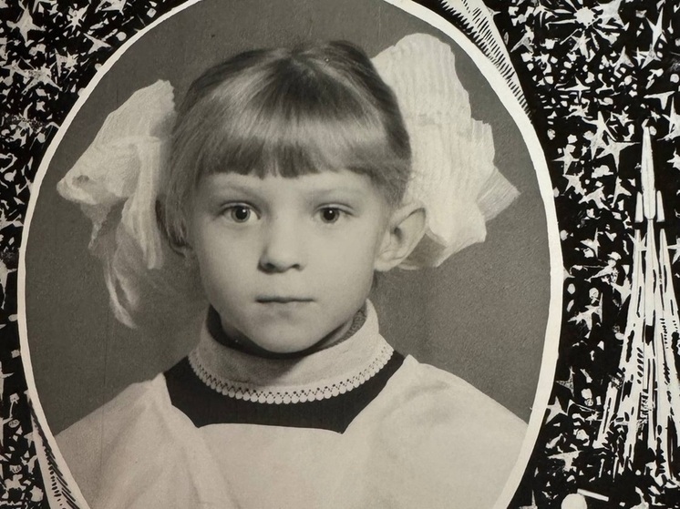 Поклонская показала фотографию себя-первоклассницы