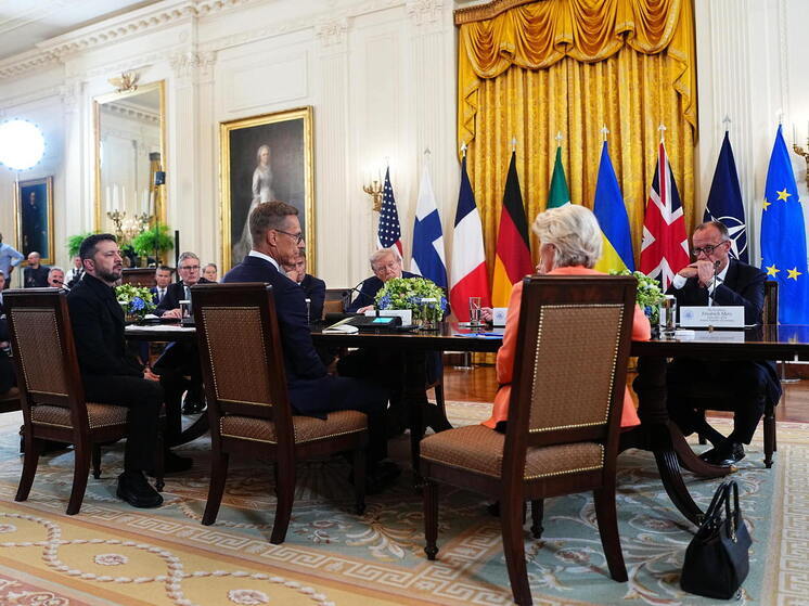 Кнайсль сравнила с "семью гномами" европейских лидеров, встречавшихся с Трампом