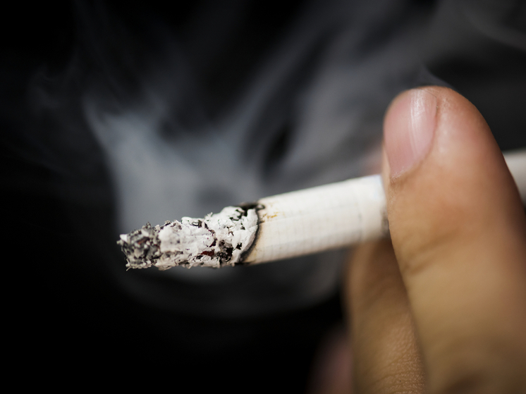 Врач рассказал, как курение ускоряет ранний климакс у женщин