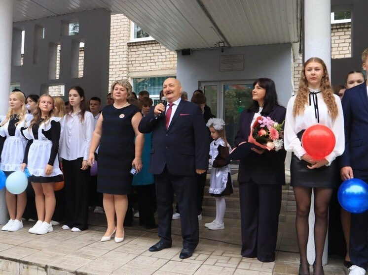 Депутаты Псковской городской Думы приняли участие в торжественных линейках