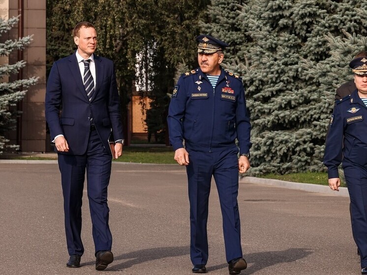 Юнус-Бек Евкуров посетил Рязанское училище ВДВ в День знаний