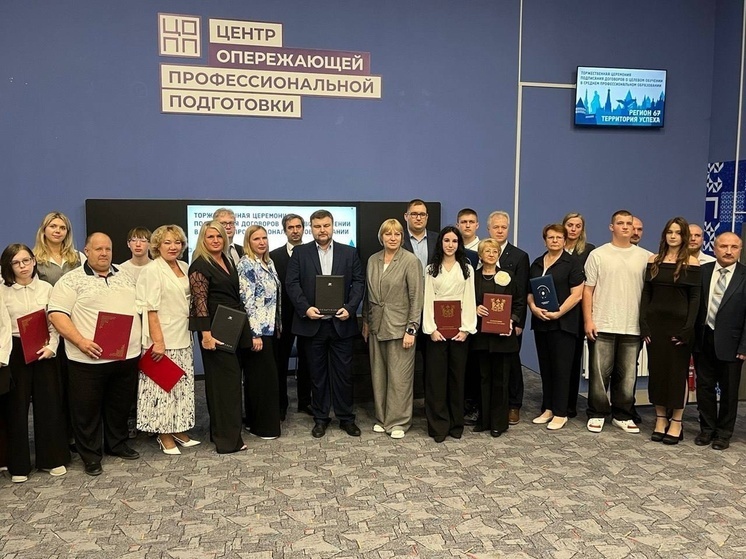 В Смоленске прошла торжественная церемония подписания договоров о целевом обучении в системе СПО