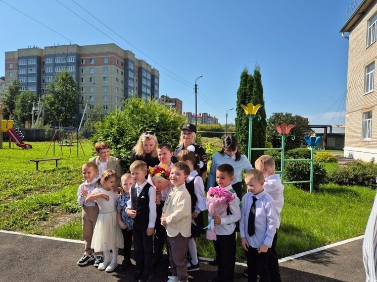 В Йошкар-Оле росгвардейцы поздравили подшефных школьников с Днем знаний