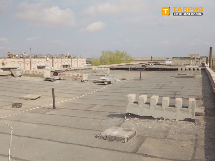 В Новоалексеевке Херсонской области проводят капремонт крыш жилых домов