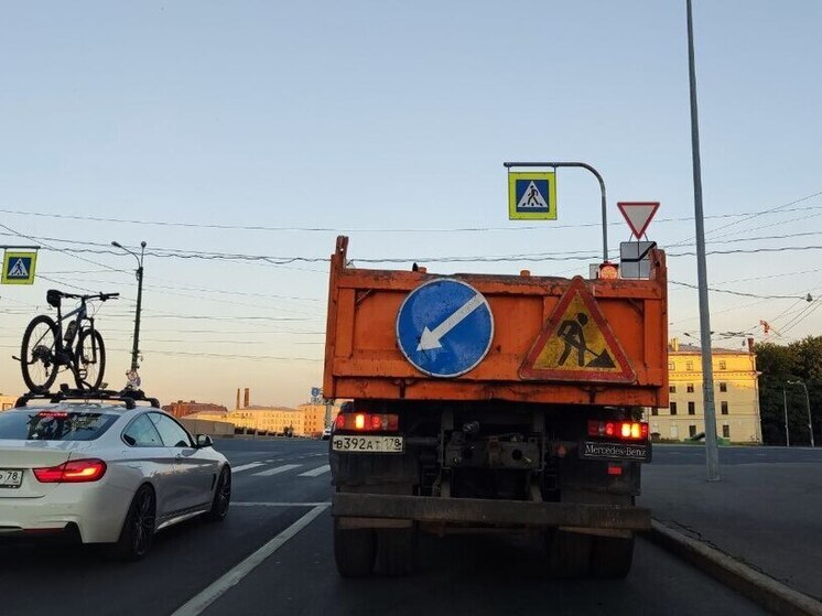 Движение транспорта возобновили в восьми районах Петербурга после ремонта