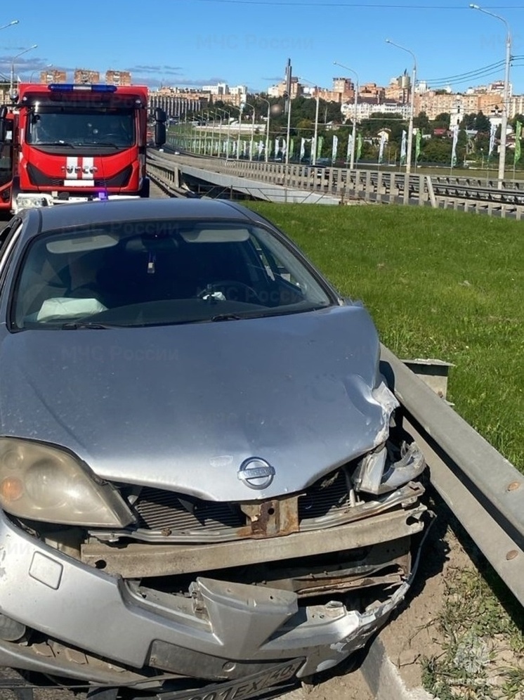 В ДТП с «КамАЗом» и легковушкой в Калуге пострадал человек