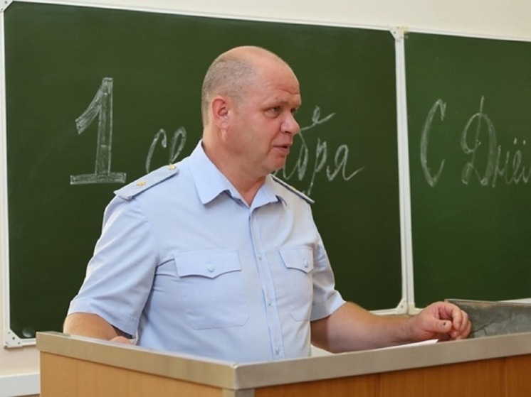 Начальник костромского УМВД поздравил с Днем знаний студентов юрфака КГУ