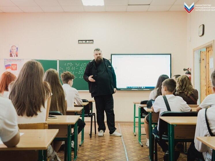 В День знаний учащиеся Мелитопольских школ написали письма солдатам