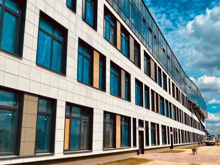 В Новоселье новоселье: открылась новая школа на 825 мест