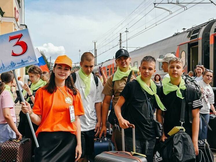Две тысячи школьников из Маруполя провели незабываемый летний отдых в Санкт-Петербурге