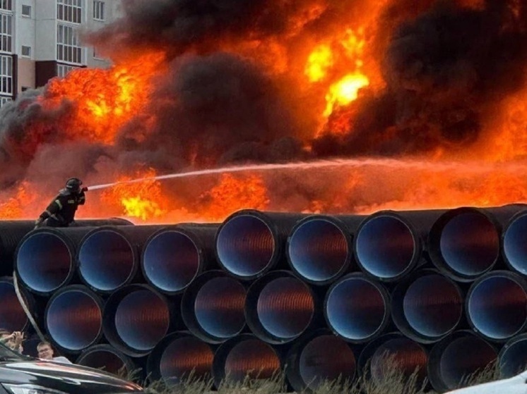 Пластиковые трубы в Кургане подожгли дети