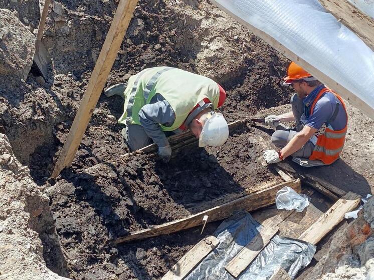 Археологи обнаружили почти 200 гробов при раскопках в Архангельске