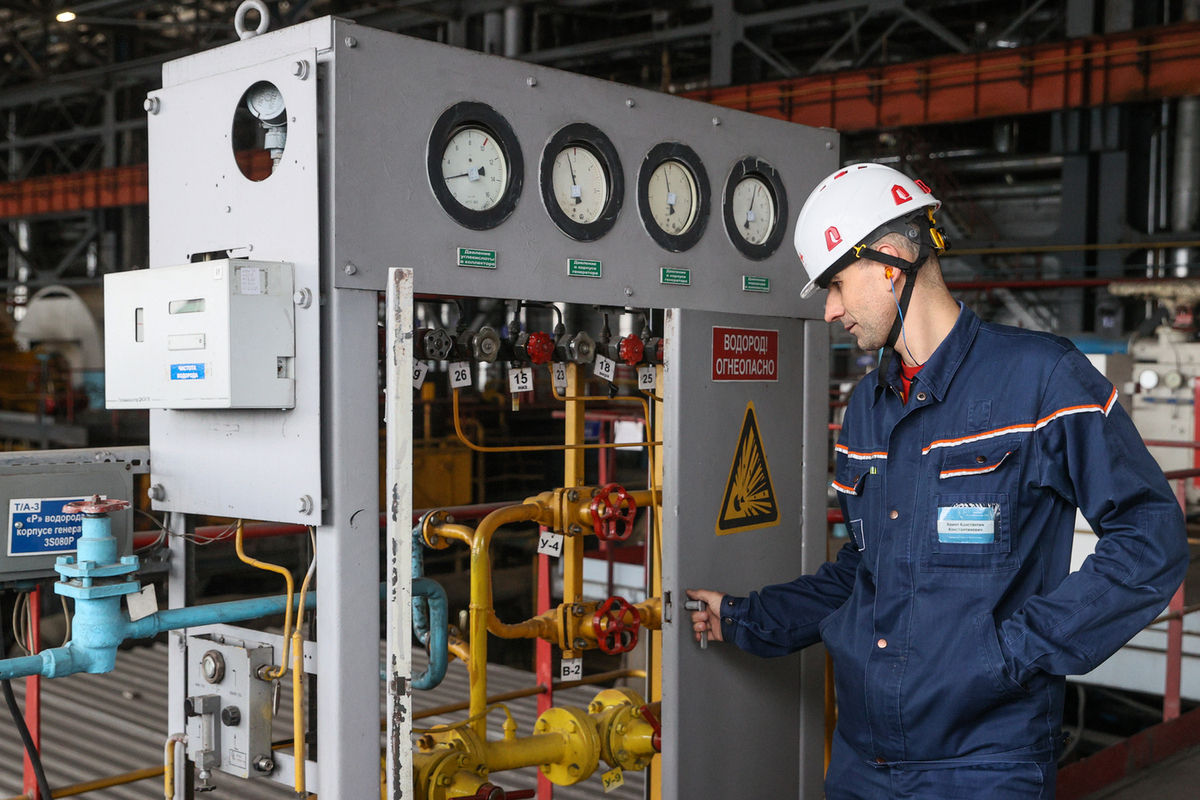 Азербайджан передал Украины крупную партию оборудования для спасения энергосектора