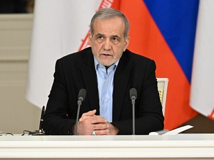 ТАСС: Путин провел встречу с президентом Ирана Пезешкианом после саммита ШОС