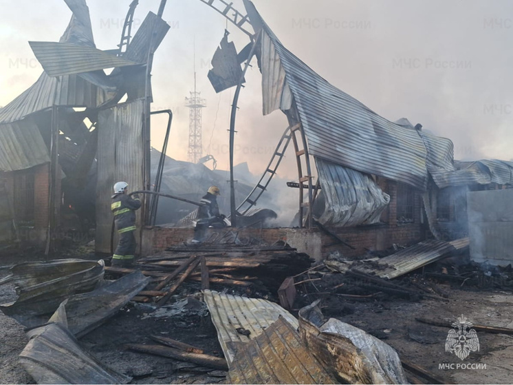 Ангар в Обнинске тушили 39 человек
