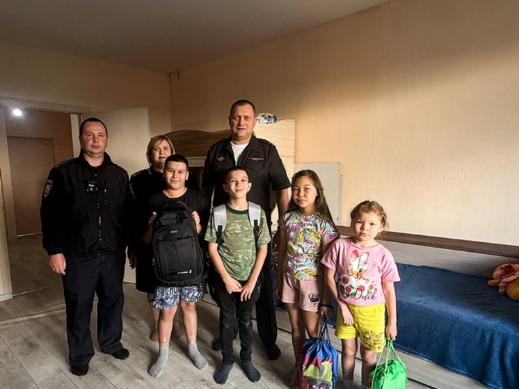 Стражи порядка НАО приняли участие в акции «Помоги пойти учиться»