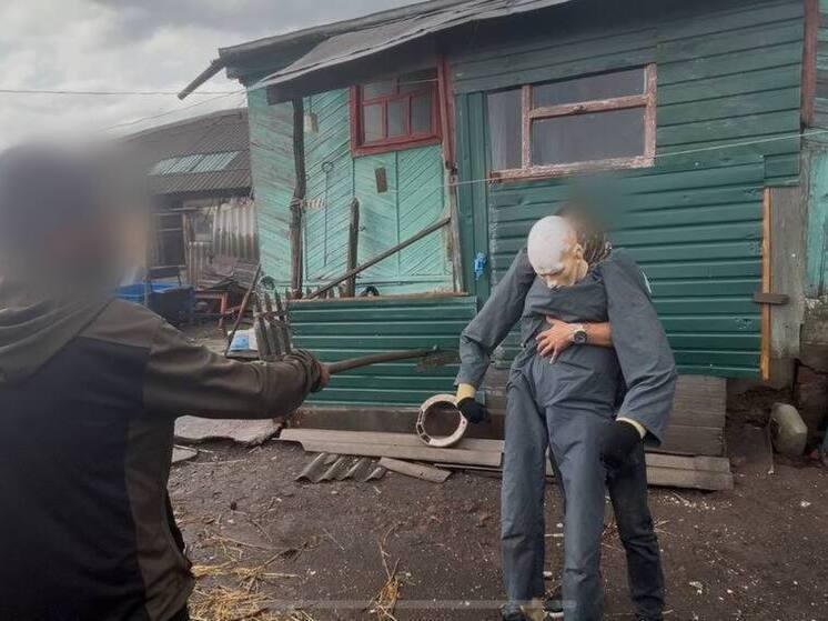 Белгородец проник в чужой дом и ударил вилами полицейского