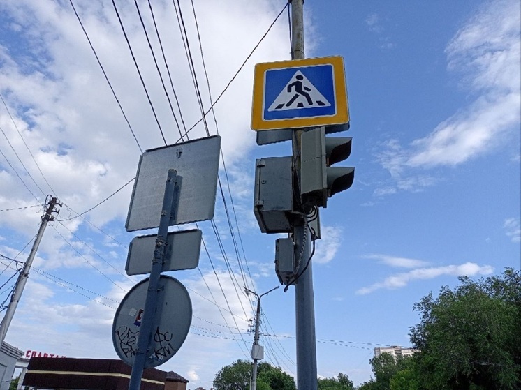 Светофор отключили на перекрестке в Кировском районе Саратова