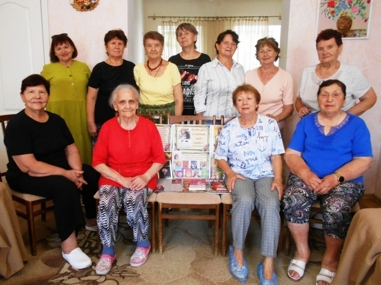 «Каждый солнечный лучик впускать прямо в душу… Просто жить... Я не знаю, что может быть лучше!», – эти оптимистичные строки Ларисы Рубальской стали зачином часа позитивного общения «Улыбка – признак красоты!», приуроченного симферопольской библиотекой-филиалом №4 им. М.М. Коцюбинского к 80-летнему юбилею талантливой поэтессы-песенника и к Международному дню красоты.