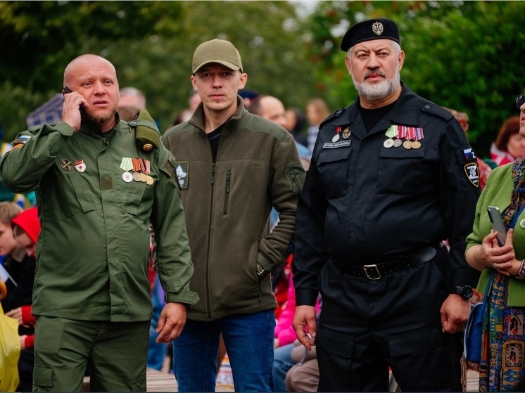 В сентябре завершается подбор наставников для ветеранов СВО, участников губернаторской образовательной программы «Герои Команды 47». Об этом сообщил телеграм-канал комитета по местному самоуправлению.