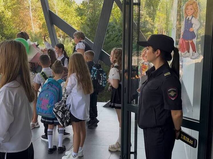 Запорожские стражи порядка обеспечили безопасность в День знаний